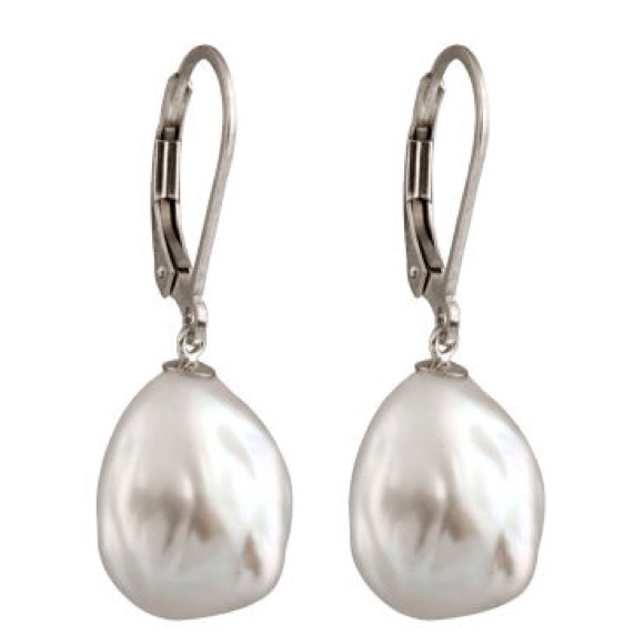Splendid Jewelry - ❤️New! Gorgeous Pearl drop earrings